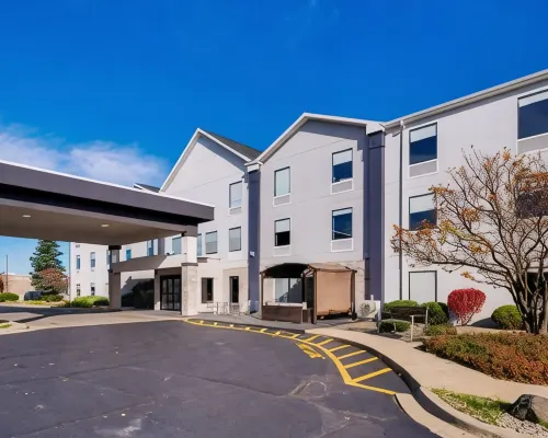 Best Western Plus Bourbonnais Hotel  Suites Hotels in Bradley