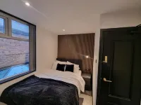3M Luxury Living - 3-Star