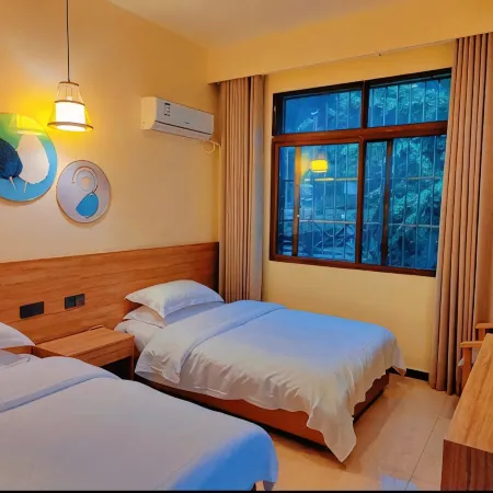 Shifang Yinghua Youyi Hotel