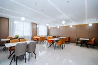 Kuytun Bomanhui Hotel (Baicheng Railway Station)