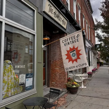 Historic Downtown Hawley Loft