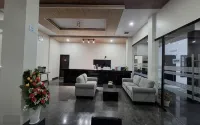 Morowali Beach Hotel - parking