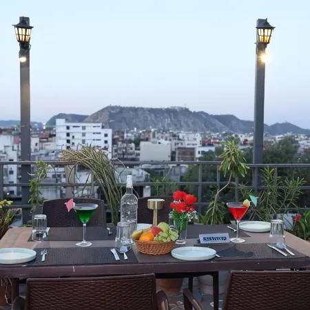 Hotel City View Inn Отели рядом с достопримечательностью «Лекционный зал Birla Auditorium»