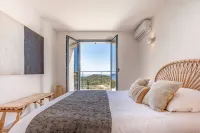 Superb 6 Bedroom Villa, Sea View, Swimming Pool & Pétanque, 5mn from the Beach - Homestays