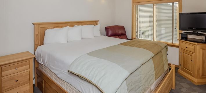 4 Bed + Loft, Gorgeous Kirkwood Condo Hotels in Alpine County