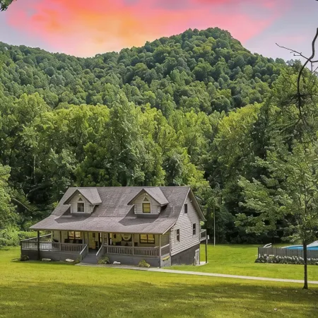 Pool - Fire Pit - RV Parking - Movie Theater - Arcade - Family Friendly