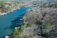 New Luxury Lakefront Home with Dock, Hot Tub, Fire Pit, SUP Boards and Kayaks!!