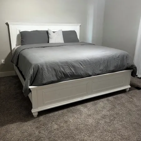 3Br Townhome with Master En-Suite, Workspace Ping-Pong, Fast Wi-Fi, Near Parks