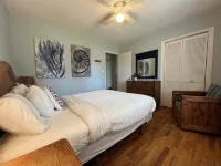 Hampstead 3 bedroom house close to Wilmington: 2 living rooms and Fenced in Yard