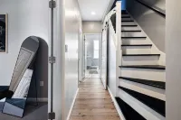 Cozy 4BD - Central Location w/ BBQ & Patio Space - บังกะโล