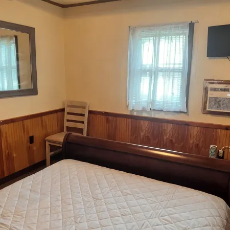 The Eagles Nest A Charming 4-bedroom cabin on Lake Canadarago