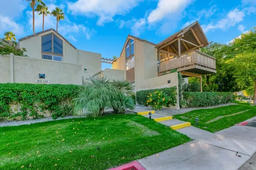 Indian Wells Desert Oasis Views • Patio • Pools - Homestays
