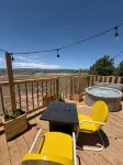 Welcome to the Bee Bus – A Cozy One-of-a-Kind Tiny Home with Mountain Views - Mountain view