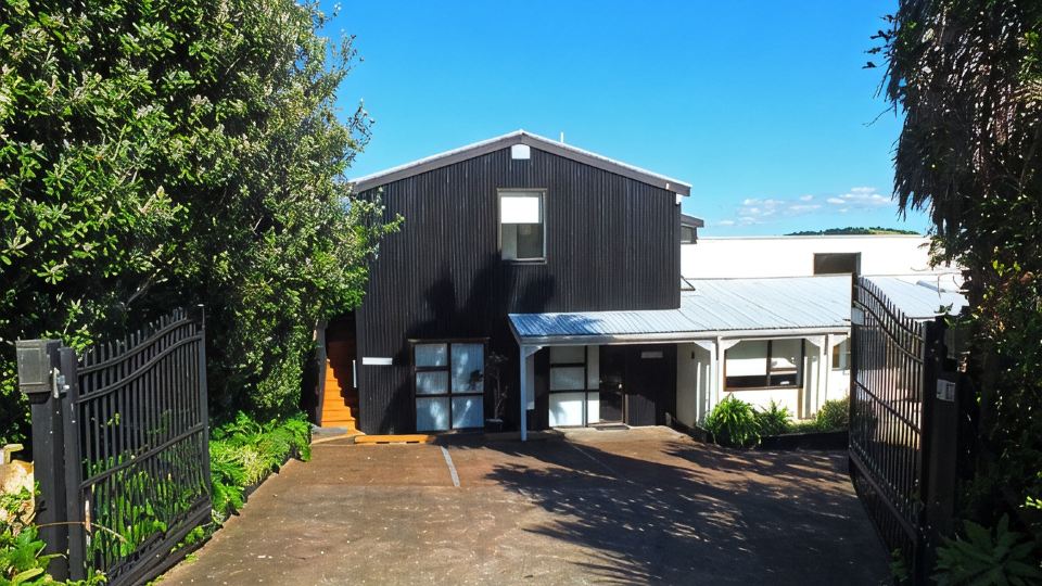 Le Chalet Waiheke Apartments