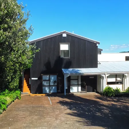 Le Chalet Waiheke Apartments