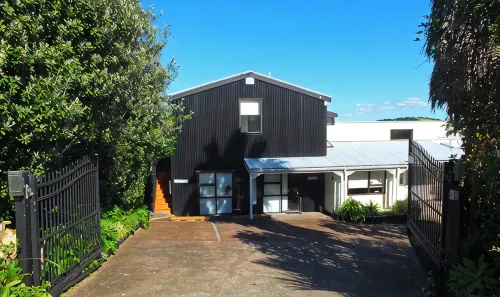 Le Chalet Waiheke Apartments