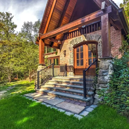 Mountain Lodge Retreat, Near New Paltz &Hikes.Nature and modern convenience.
