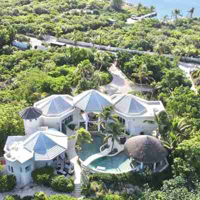 Your luxury home sleeps 10 on the World's number one Island and beach Hotel Exterior