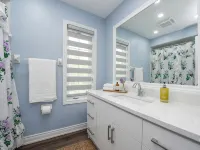 4 Bedrooms + DEN/Office 4 baths Entire Home Hotels near Lisgar