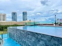 Midvalley Southkey Mosaic Suite by Nest Home - Rooftop Pools