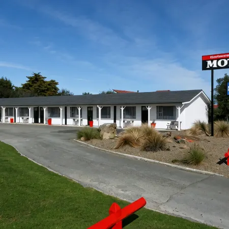Colonial Lodge Motel