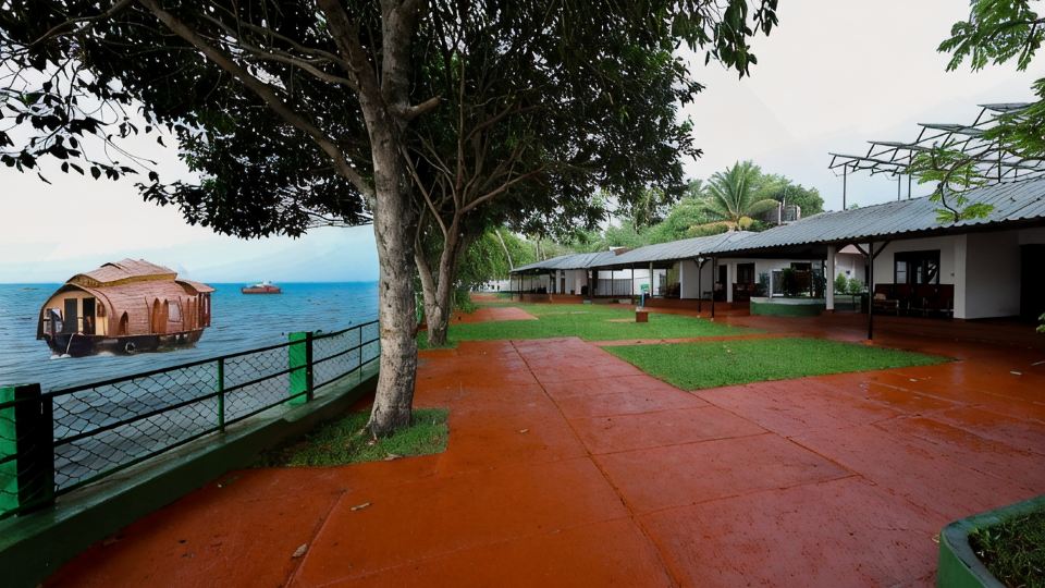 ILLIKKALAM Lakeside Cottages Kumarakom Kerala