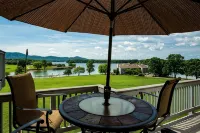 Romantic SML Penthouse, Bernard’s Landing. Smith Mountain Lake 3 Pools - 4 stjerner