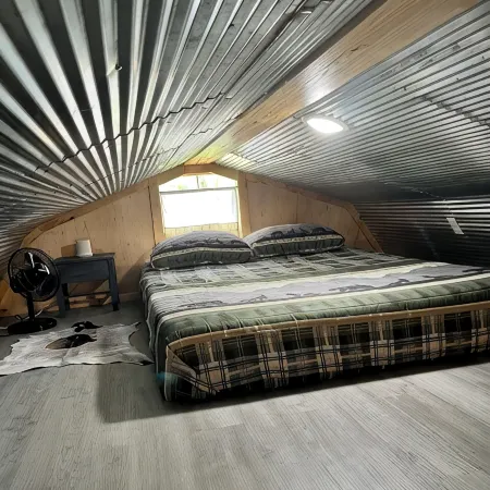Fox Pen CabinsCabin #2Not friendly for street bikes…Pet-Friendly Hoteles en Condado de Shannon
