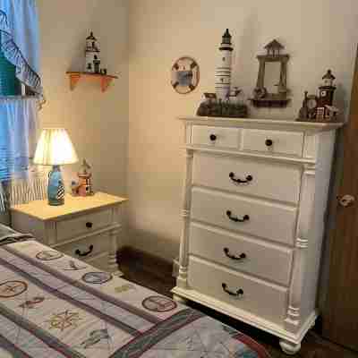 Walk The Paved Bike Path To The Million Dollar Beach And Village of Lake George! Rooms