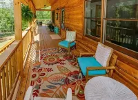NEW Luxury Cabin in Green River Highlands 5 minutes to TIEC-Private/Gated