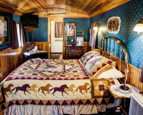 Featherbed Railroad B&B Resort Hotels in Nice