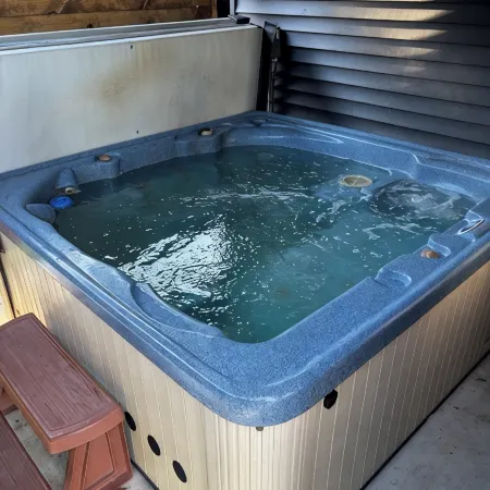 Cozy Lake Cottage on Dewart Lake , 1 Mile from Blue Barn Berry Farm, Hottub!