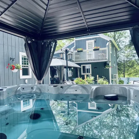 Tranquility in 3Br Pocono House Private Pool, Sauna,Hot Tub, Game Room, Fire Pit