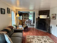 Charming Historic 4 Bdrm Farmhouse AC secluded, centrally located, fishing pond Hotels in Chenango County