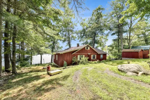 Classic Maine 3-bedroom steps from Great Pond, newly decorated, work or play! - Træningscentre