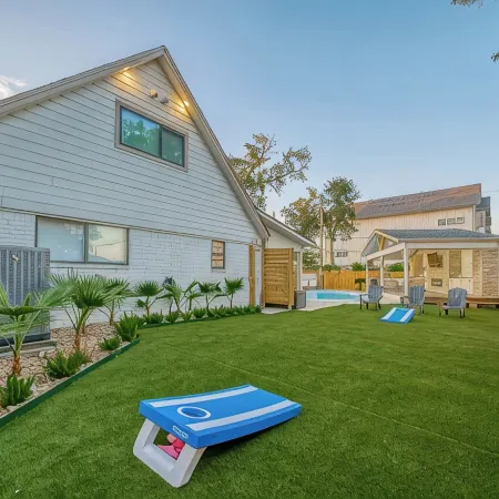 Whitewood Oasis-Your Poolside Retreat with Heated Pool in Spring, TX Отели в г. Спринг