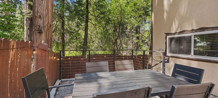 Fall Getaway ~ 5 BR Family Retreat, Game Room, Fire Pit, Minutes to SkyPark Hotels in Lake Arrowhead