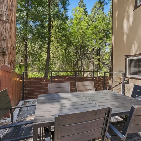 Fall Getaway ~ 5 BR Family Retreat, Game Room, Fire Pit, Minutes to SkyPark