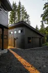 Modern Mountain Mini House- studio house w/ sleeping loft Packwood with WIFI, AC - Homestays