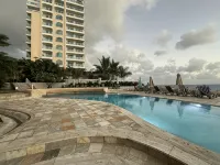 Spacious Family-Friendly Retreat with Private Beach & Stunning Ocean Views. - Swimmingpools