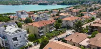 Lake Garda Holiday Apartment 3 Villa Magnolia - Homestays