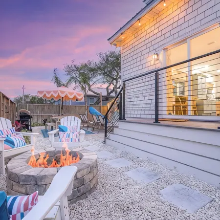 17 Palms Beach House with Private Pool and Tiki Hut Bar