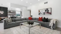 GATED, Spacious 2-bedroom condo in Indian Wells close to restaurants and more. - Homestays