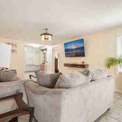 5 minutes walk to beach 4BR/2baths Others