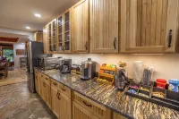 Idle Awhile Cabin on 36 Acres – Luxury Meets Historic Charm in the Ozarks