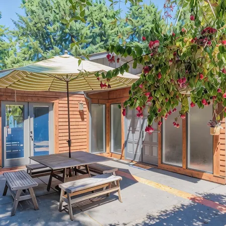 Private Beach in Little Norway, Hot Tub, 4000 sqft and more!