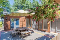 Private Beach in Little Norway, Hot Tub, 4000 sqft and more!