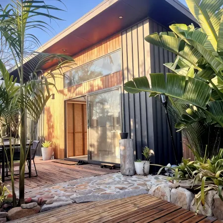 Tathra Tides | Private Sauna | Walk to Beach & Cafes |Tropical Gardens