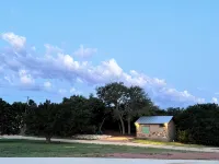 Charming 1-bedroom bungalow with fire pit and rural views - 3つ星
