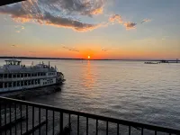 Your Place right on the lake with third floor balcony to watch the sunset 2x2+1 - ジャグジー